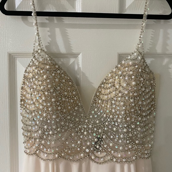 Windsor Formal Pearl Chiffon Dress - Picture 4 of 10